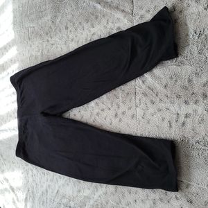 Old Navy Capri length leggings with crisscross hem.